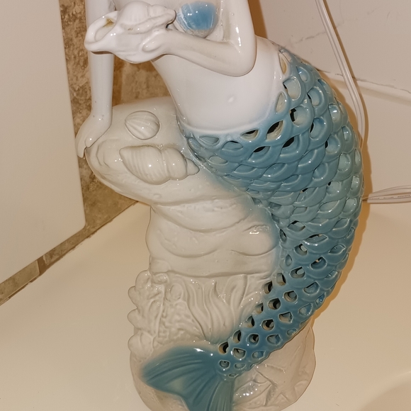 Brand new mermaid lamp from cracker barrel - Picture 11 of 12